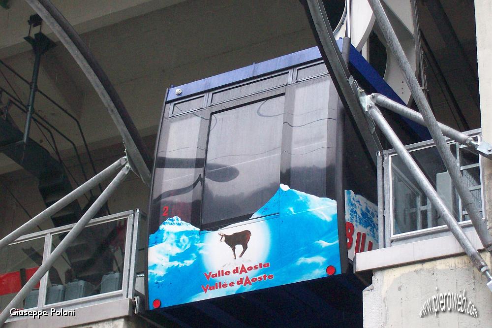 04- scendiamo ad Antey e prendiaamo la funivia per Chamois .jpg